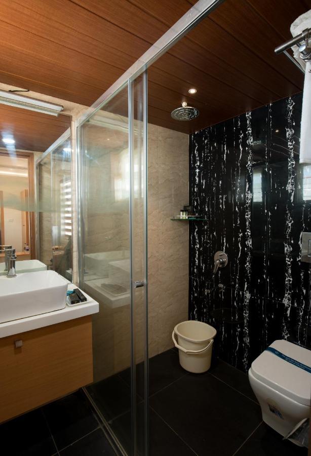 Kvr Capitol Suites 비자야와다 외부 사진