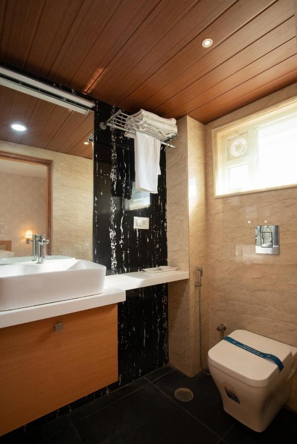 Kvr Capitol Suites 비자야와다 외부 사진