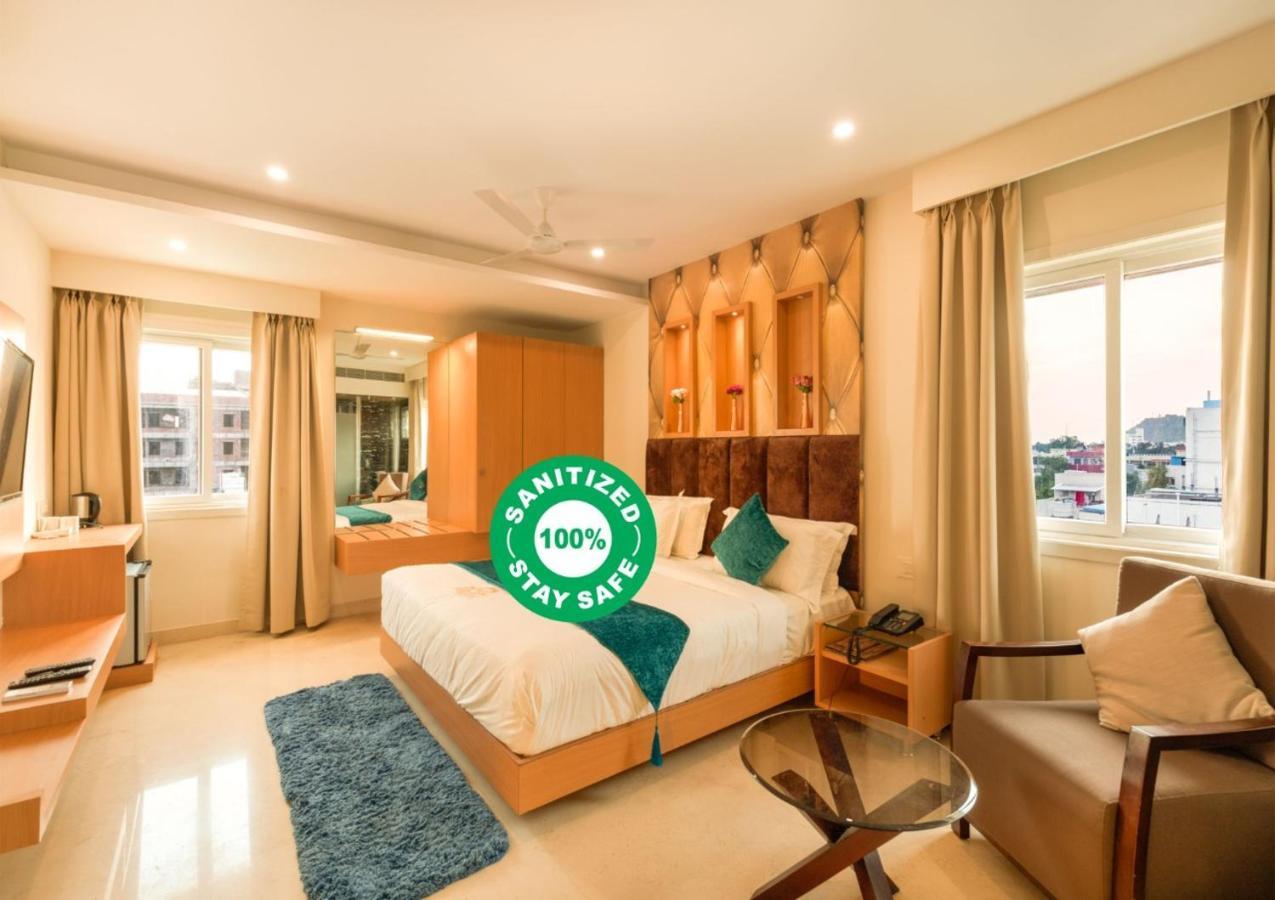 Kvr Capitol Suites 비자야와다 외부 사진